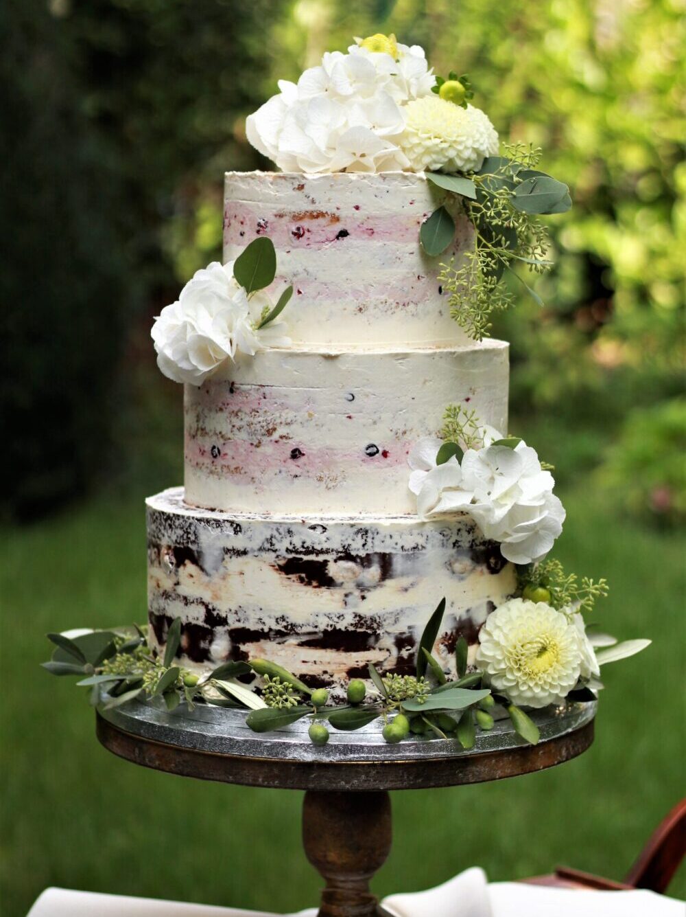 Semi-Naked Torte mit Blumen Dekoration