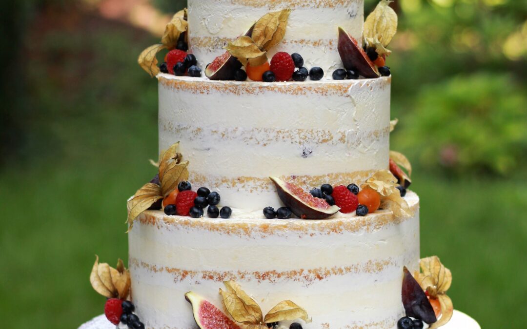 Semi-Naked Torte mit Früchten