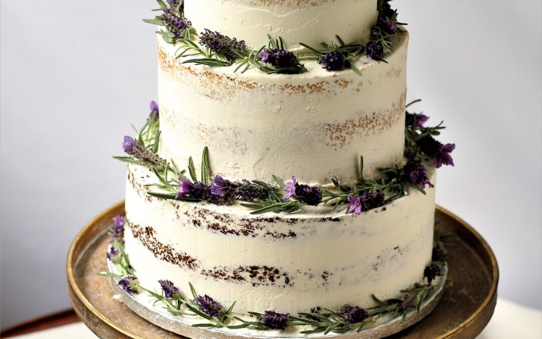 Semi-Naked Torte mit Lavendel