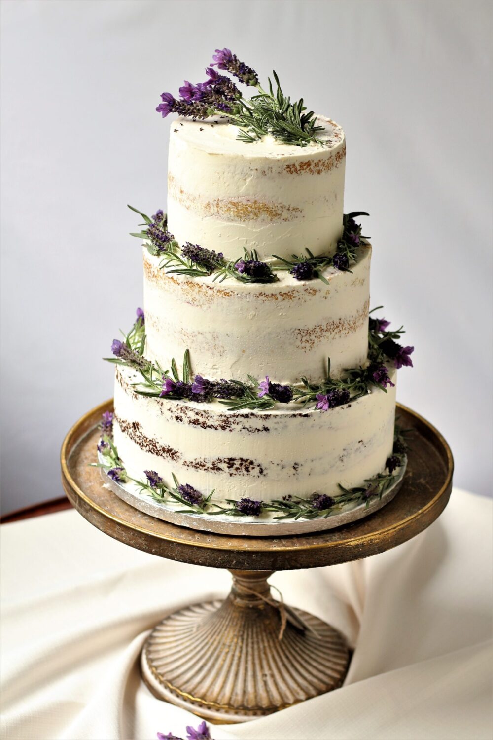 Semi-Naked Torte mit Lavendel