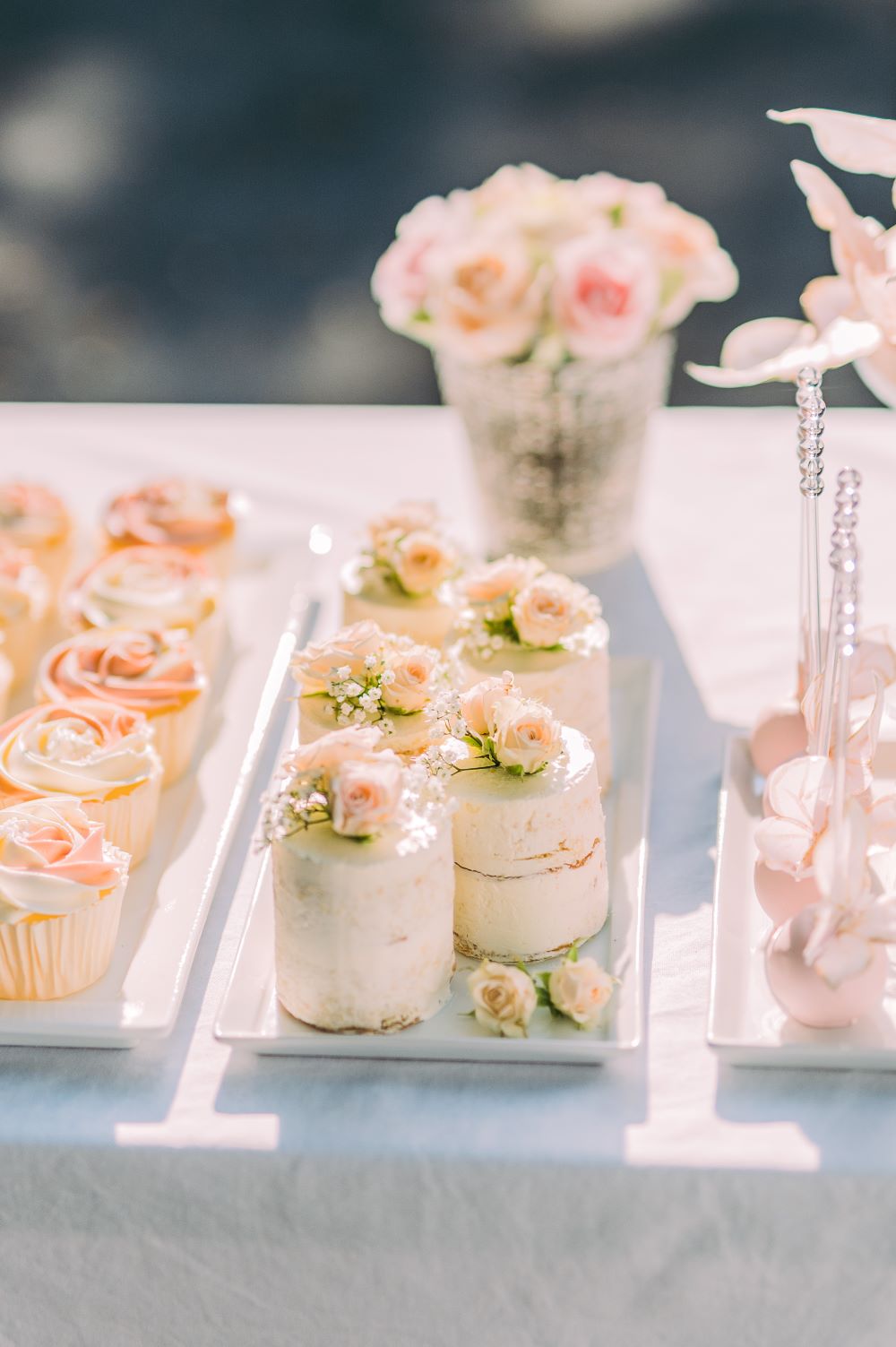 MINI CAKES MIT ROSEN