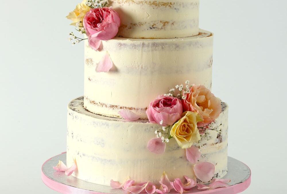 Semi-naked Torte mit Blumen